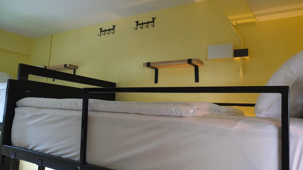 Doolay Beachfront Hostel Karon Chambre photo